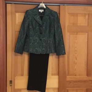 2 piece Le Suit Suit